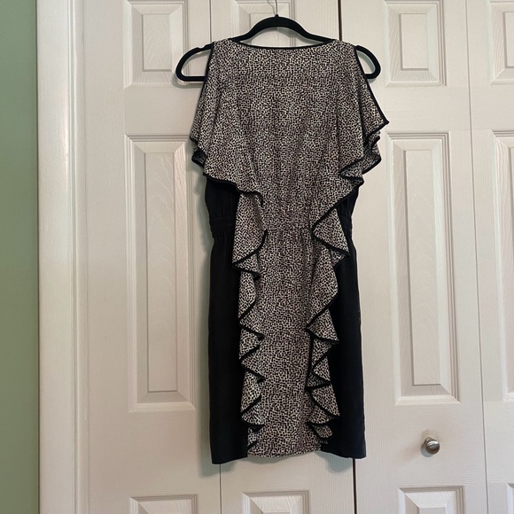 🍀Cynthia Steffe Zola Pebble Tile Silk Ruffle Dress Black & Taupe - Picture 2 of 5